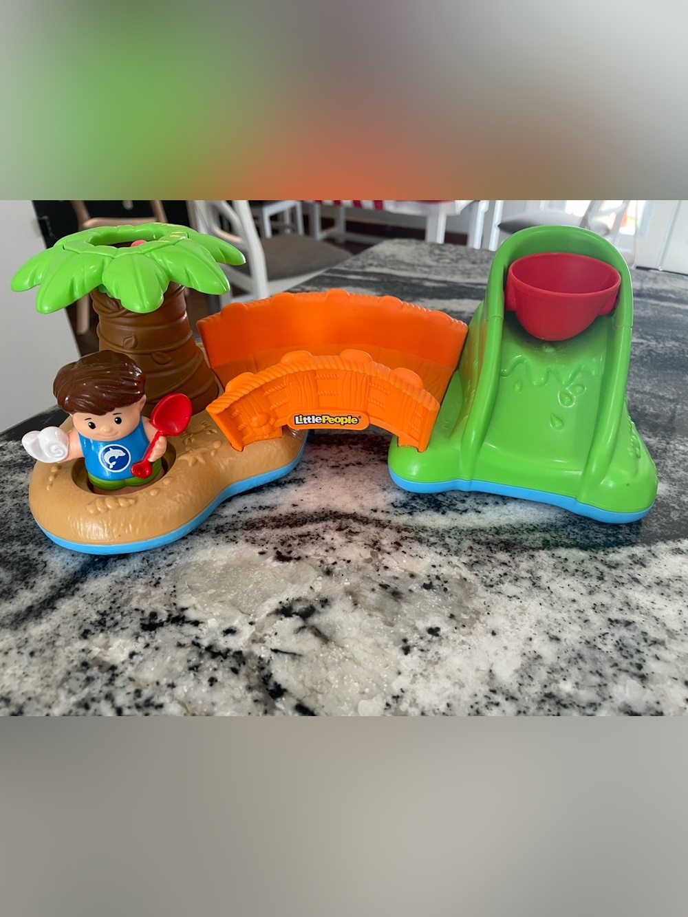 Fisher Price Little People Spill n’ Surprise Island Bath Toy
